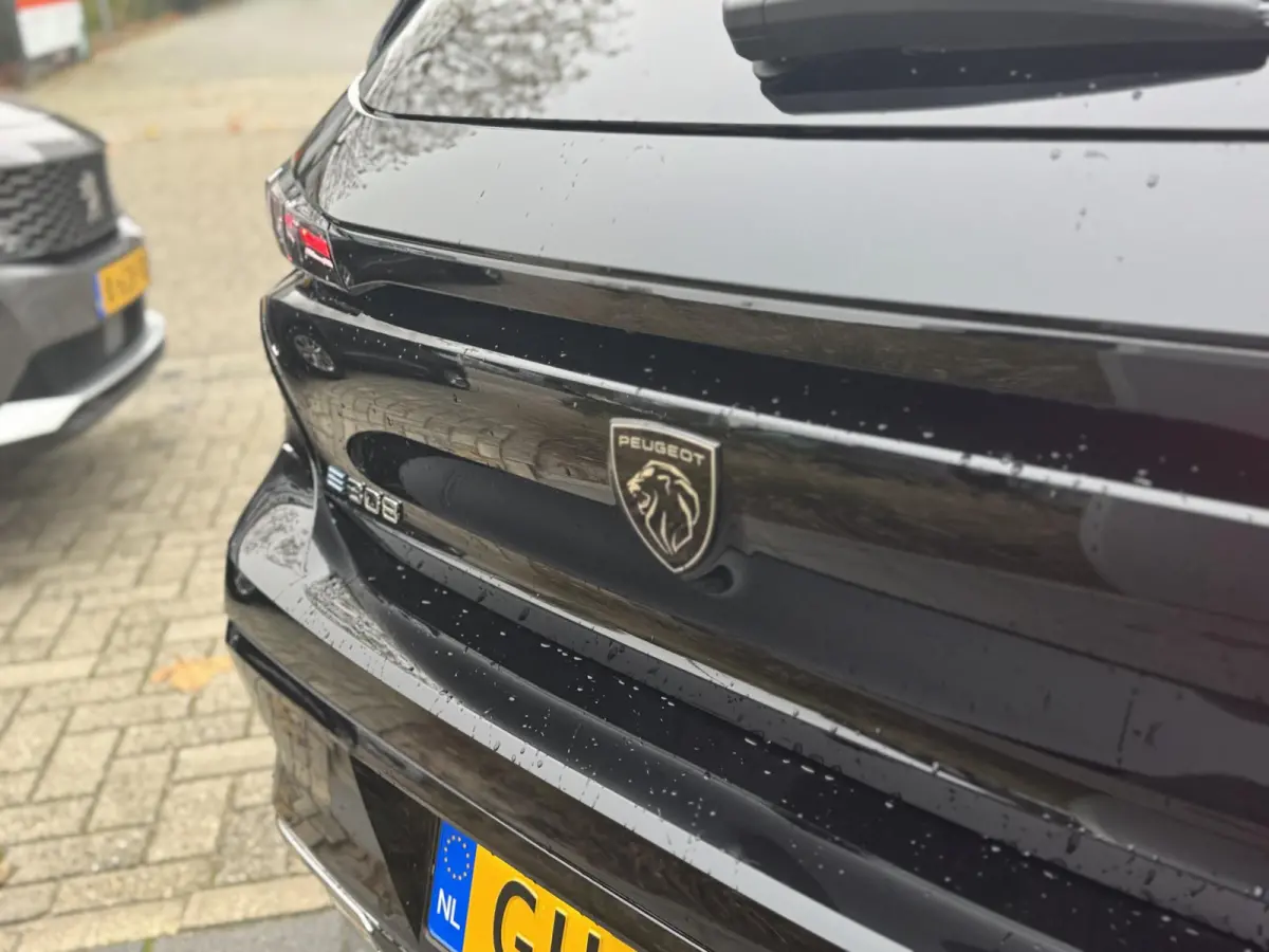 Allure EV 54 kWh l Camera achter | Draadloze Apple Carplay/Android Auto | Stoelverwarming