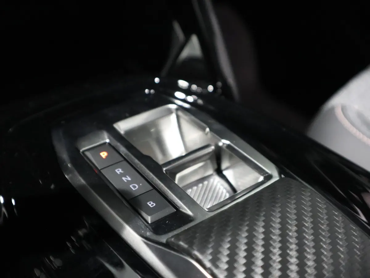 e-Style 50 kWh | Parkeerhulp | Stoelverwarming | Apple Carplay/Android Auto
