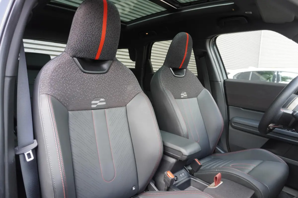 E John Cooper Works M Panoramadak elektrisch | John Cooper Works uitvoering | Head-Up Display | Harman/Kardon Surround Sound systeem
