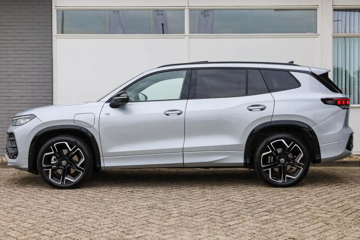 1.5 eHybrid 204pk R-Line Edition | Poramadak | Trekhaak | 360 Camera