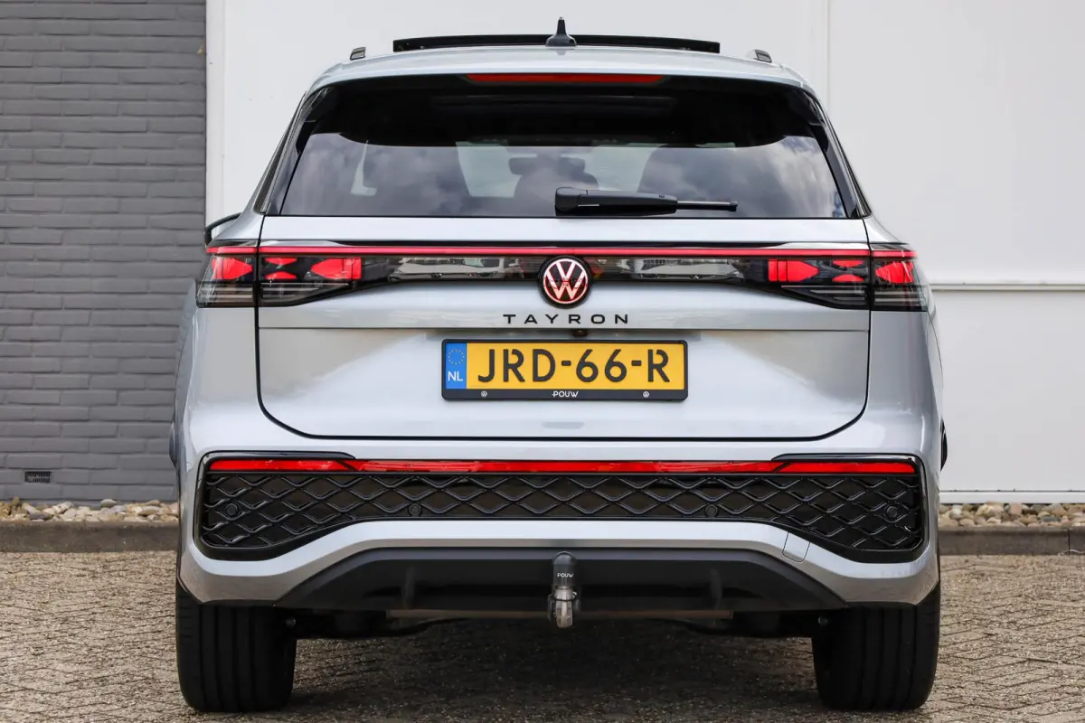 1.5 eHybrid 204pk R-Line Edition | Poramadak | Trekhaak | 360 Camera