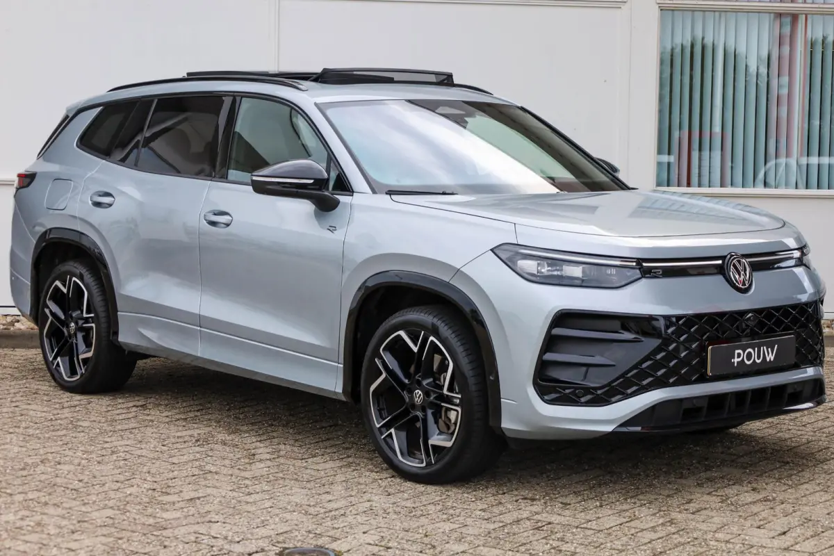 1.5 eHybrid 204pk R-Line Edition | Poramadak | Trekhaak | 360 Camera