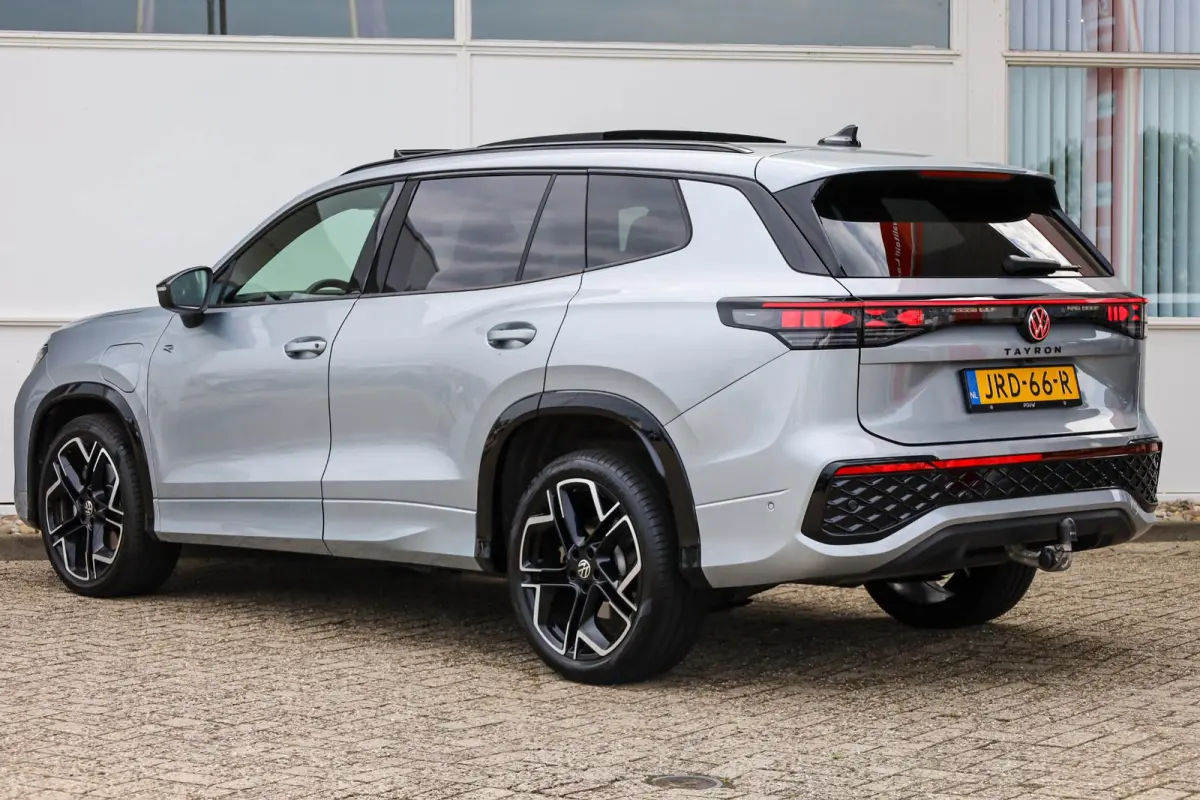 1.5 eHybrid 204pk R-Line Edition | Poramadak | Trekhaak | 360 Camera