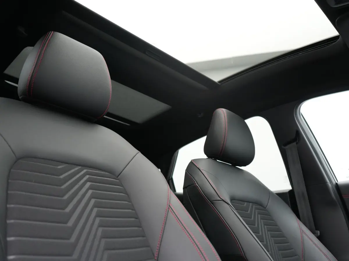 1.0 EcoBoost ST-Line X 168pk Dealer O.H | Trekhaak Afn. | Panodak | Adaptive Cruise | Bang & Olufsen | Camera | Sportstoelen & Stuur Verwarmd | Keyless | Virtual | Navigatie | DAB | 17"L.M |