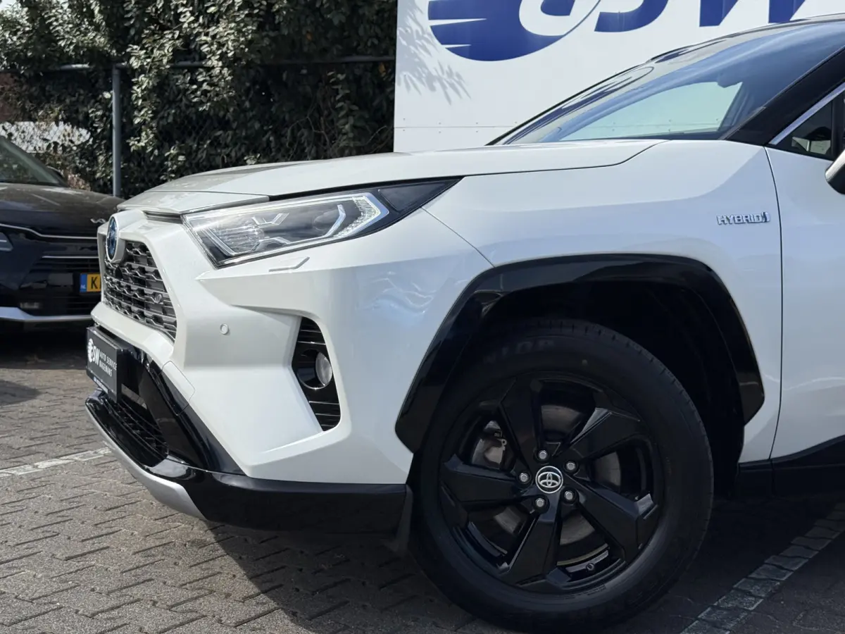 2.5 Hybrid Bi-Tone | ACC | Parelmoer | 360* Camera | Keyless | 18 inch