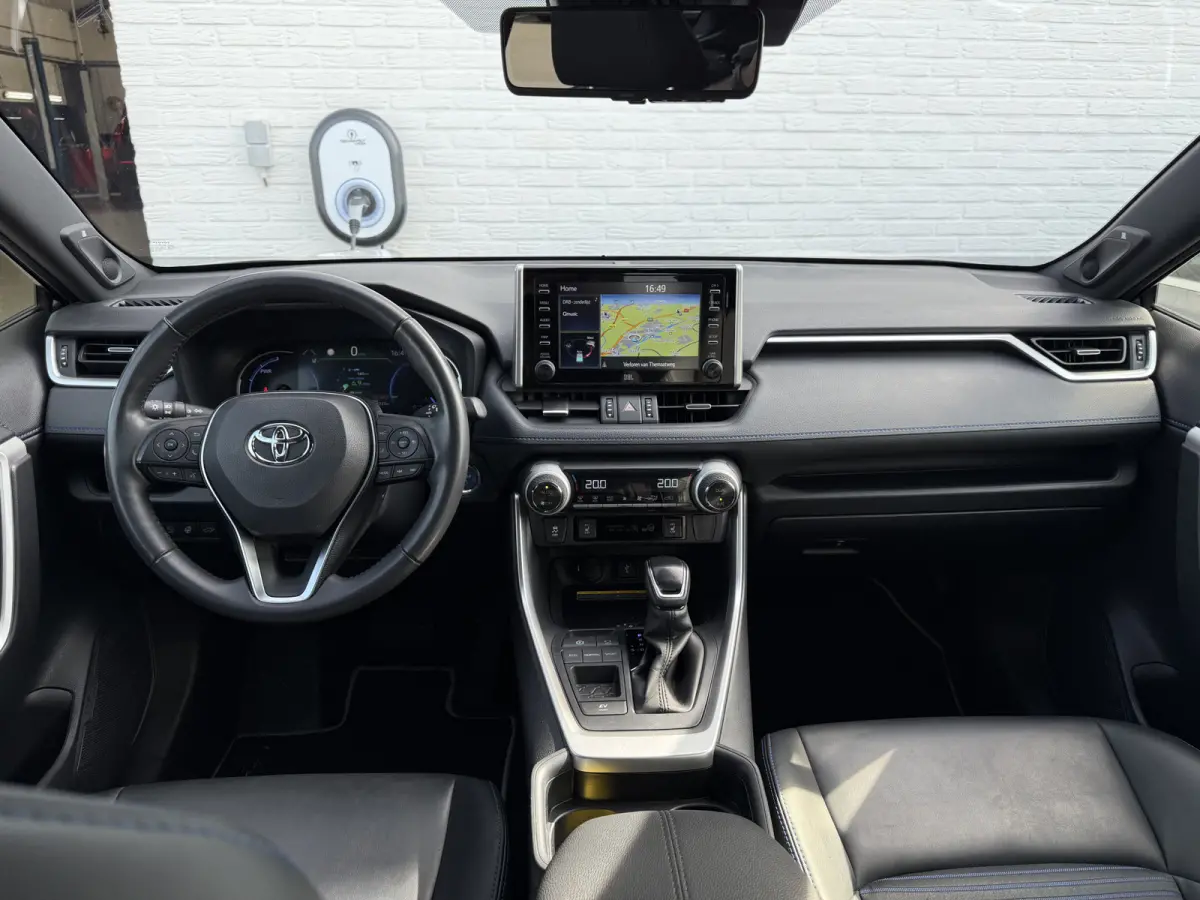 2.5 Hybrid Bi-Tone | ACC | Parelmoer | 360* Camera | Keyless | 18 inch