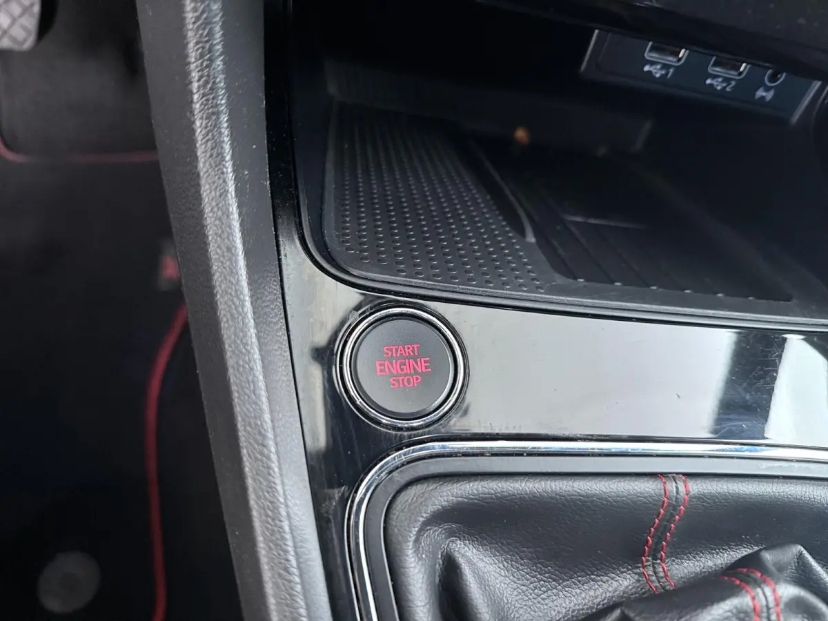 1.0 TSI FR Business Intense | Panoramadak | Beats Audio | LED Koplampen |