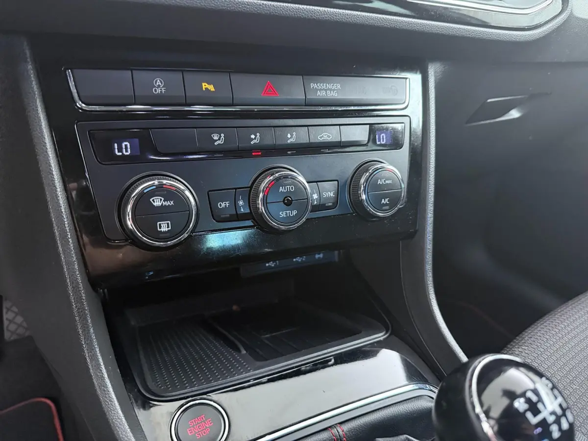 1.0 TSI FR Business Intense | Panoramadak | Beats Audio | LED Koplampen |