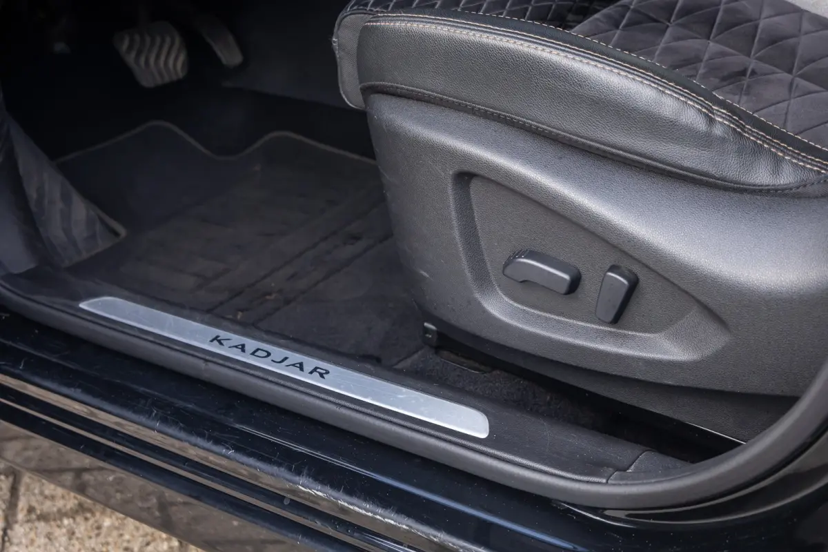 1.3 TCe Black Edition | BOSE | Elek. Stoel | Alcantara bekleding | Apple Carplay/Android Auto | Keyless | Achteruitrijcamera | Voorstoelen verwarmd | Achteruitrijcamera | Airco (automatisch)