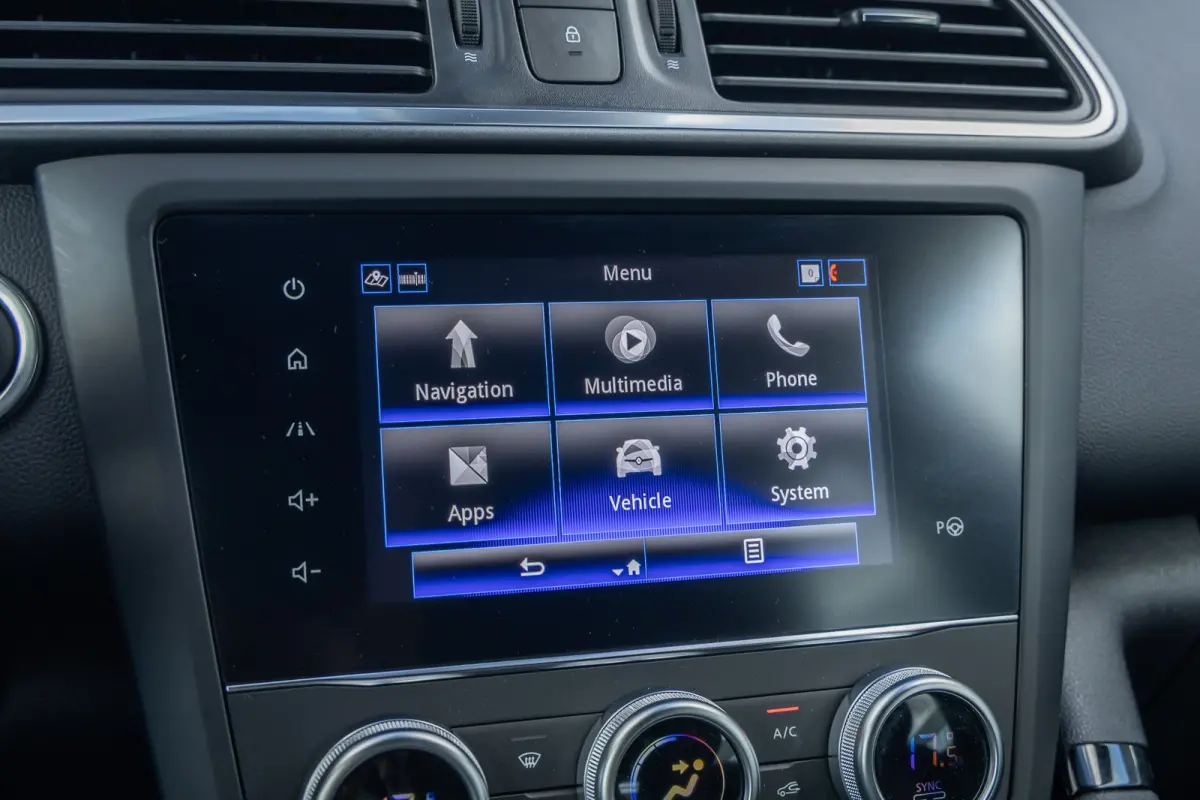 1.3 TCe Black Edition | BOSE | Elek. Stoel | Alcantara bekleding | Apple Carplay/Android Auto | Keyless | Achteruitrijcamera | Voorstoelen verwarmd | Achteruitrijcamera | Airco (automatisch)