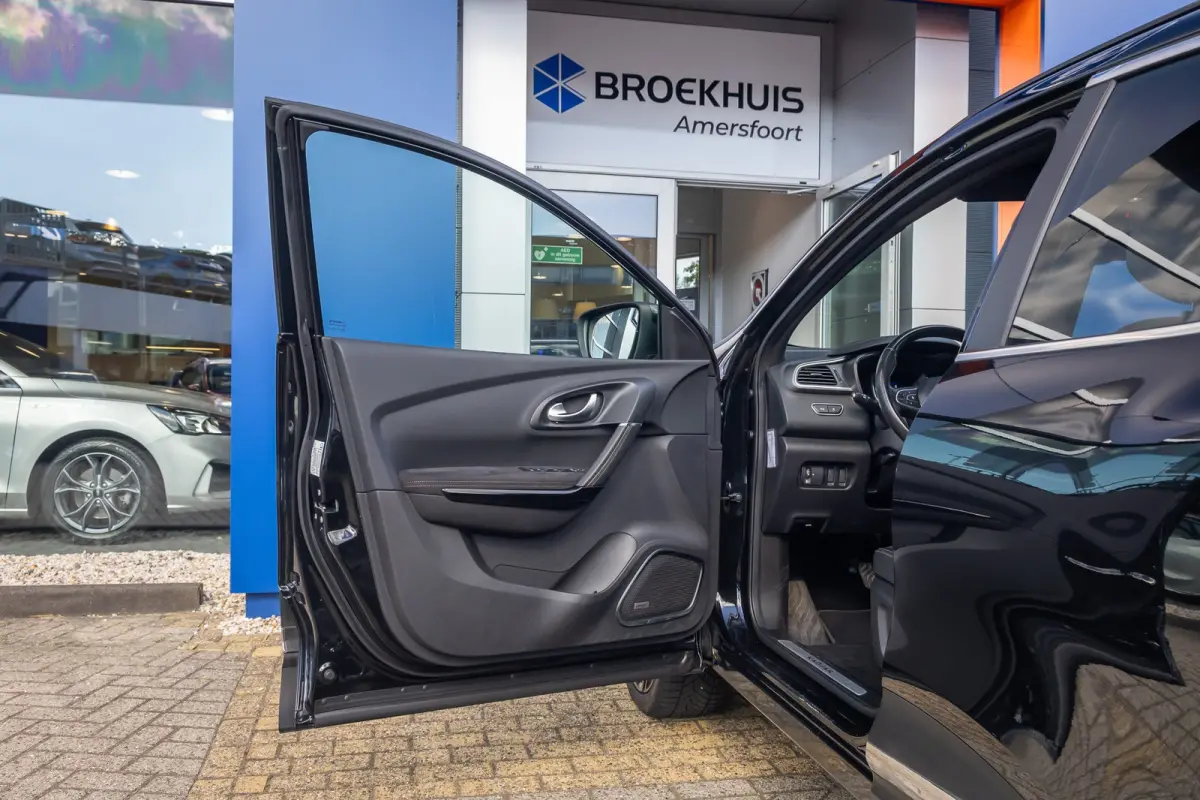 1.3 TCe Black Edition | BOSE | Elek. Stoel | Alcantara bekleding | Apple Carplay/Android Auto | Keyless | Achteruitrijcamera | Voorstoelen verwarmd | Achteruitrijcamera | Airco (automatisch)