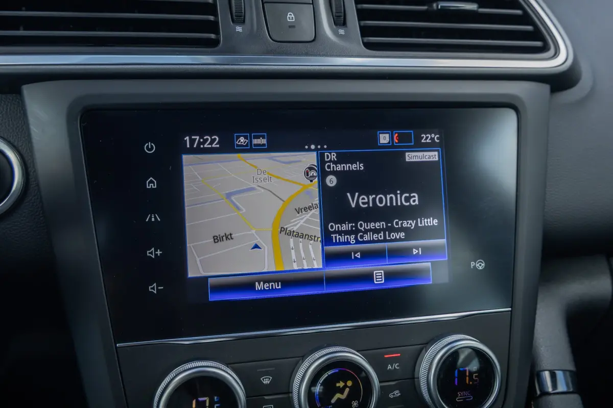 1.3 TCe Black Edition | BOSE | Elek. Stoel | Alcantara bekleding | Apple Carplay/Android Auto | Keyless | Achteruitrijcamera | Voorstoelen verwarmd | Achteruitrijcamera | Airco (automatisch)