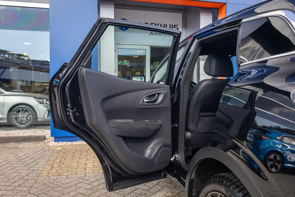 1.3 TCe Black Edition | BOSE | Elek. Stoel | Alcantara bekleding | Apple Carplay/Android Auto | Keyless | Achteruitrijcamera | Voorstoelen verwarmd | Achteruitrijcamera | Airco (automatisch)