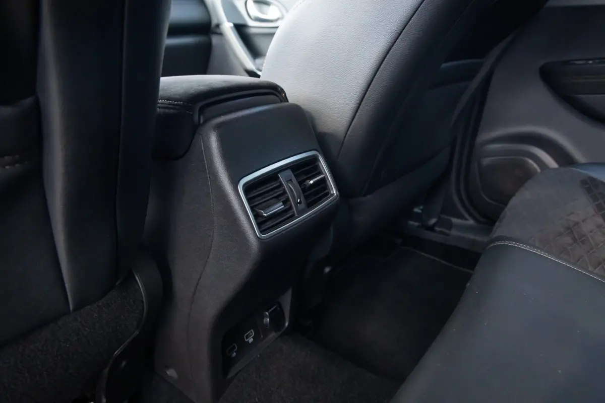 1.3 TCe Black Edition | BOSE | Elek. Stoel | Alcantara bekleding | Apple Carplay/Android Auto | Keyless | Achteruitrijcamera | Voorstoelen verwarmd | Achteruitrijcamera | Airco (automatisch)