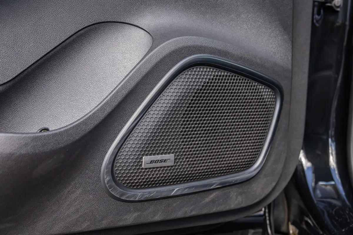 1.3 TCe Black Edition | BOSE | Elek. Stoel | Alcantara bekleding | Apple Carplay/Android Auto | Keyless | Achteruitrijcamera | Voorstoelen verwarmd | Achteruitrijcamera | Airco (automatisch)