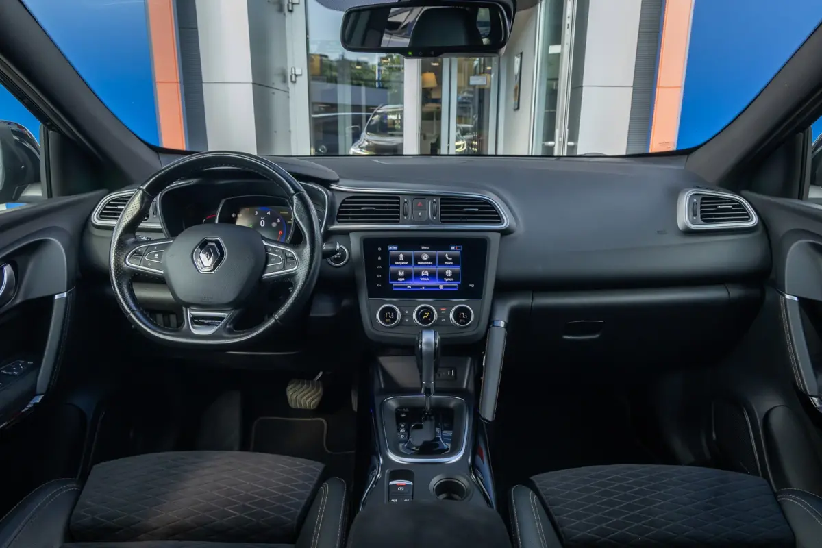 1.3 TCe Black Edition | BOSE | Elek. Stoel | Alcantara bekleding | Apple Carplay/Android Auto | Keyless | Achteruitrijcamera | Voorstoelen verwarmd | Achteruitrijcamera | Airco (automatisch)