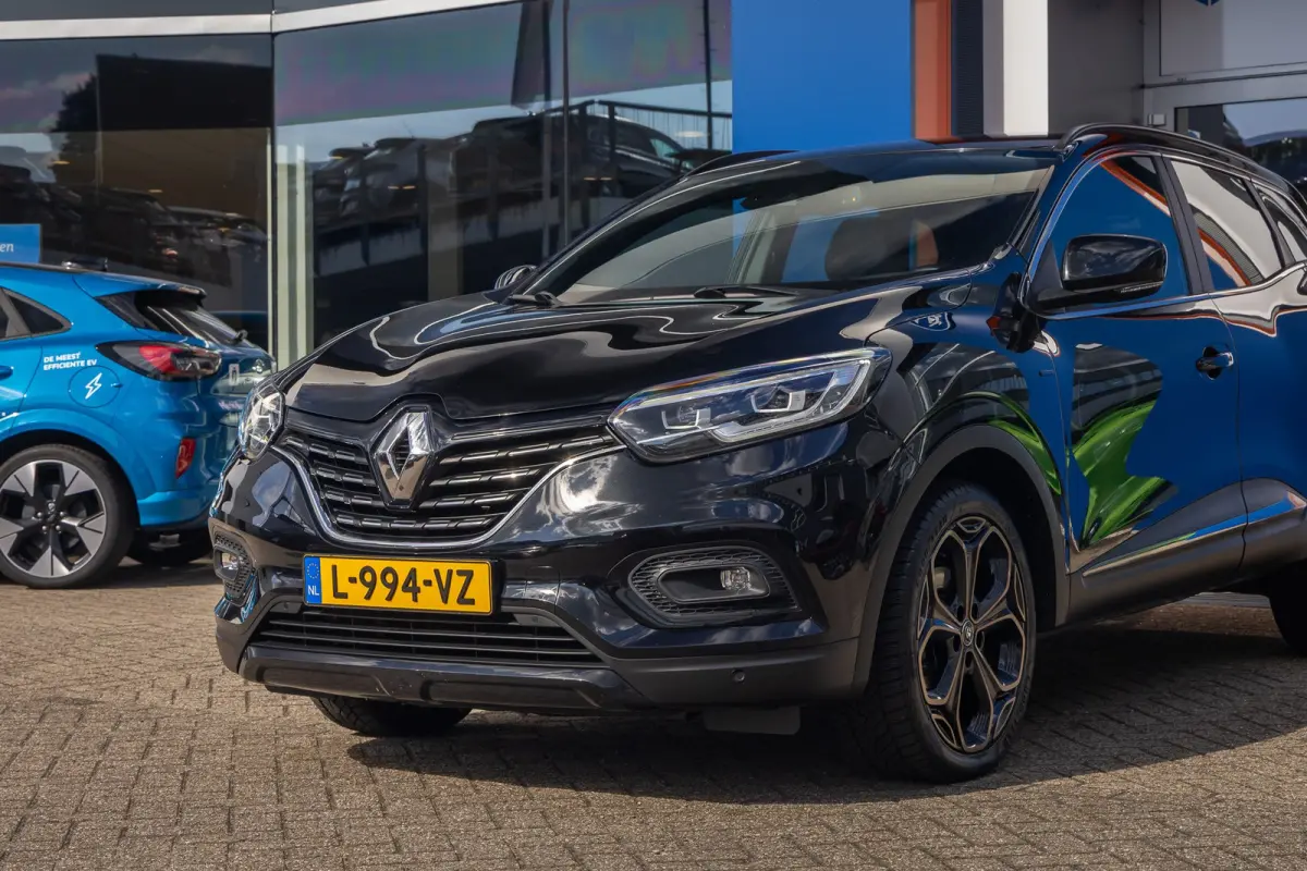 1.3 TCe Black Edition | BOSE | Elek. Stoel | Alcantara bekleding | Apple Carplay/Android Auto | Keyless | Achteruitrijcamera | Voorstoelen verwarmd | Achteruitrijcamera | Airco (automatisch)