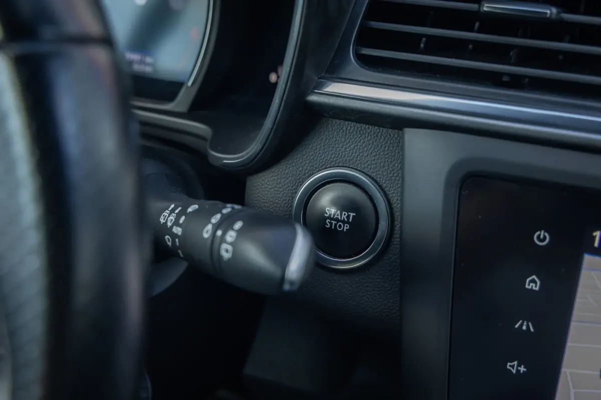 1.3 TCe Black Edition | BOSE | Elek. Stoel | Alcantara bekleding | Apple Carplay/Android Auto | Keyless | Achteruitrijcamera | Voorstoelen verwarmd | Achteruitrijcamera | Airco (automatisch)