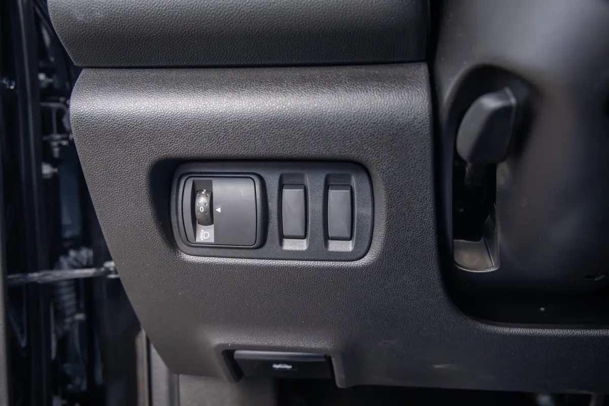 1.3 TCe Black Edition | BOSE | Elek. Stoel | Alcantara bekleding | Apple Carplay/Android Auto | Keyless | Achteruitrijcamera | Voorstoelen verwarmd | Achteruitrijcamera | Airco (automatisch)