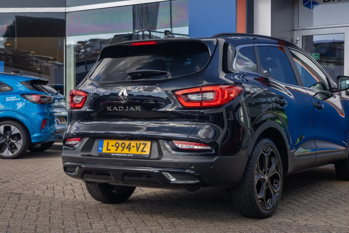 1.3 TCe Black Edition | BOSE | Elek. Stoel | Alcantara bekleding | Apple Carplay/Android Auto | Keyless | Achteruitrijcamera | Voorstoelen verwarmd | Achteruitrijcamera | Airco (automatisch)