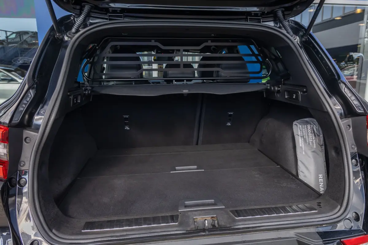 1.3 TCe Black Edition | BOSE | Elek. Stoel | Alcantara bekleding | Apple Carplay/Android Auto | Keyless | Achteruitrijcamera | Voorstoelen verwarmd | Achteruitrijcamera | Airco (automatisch)