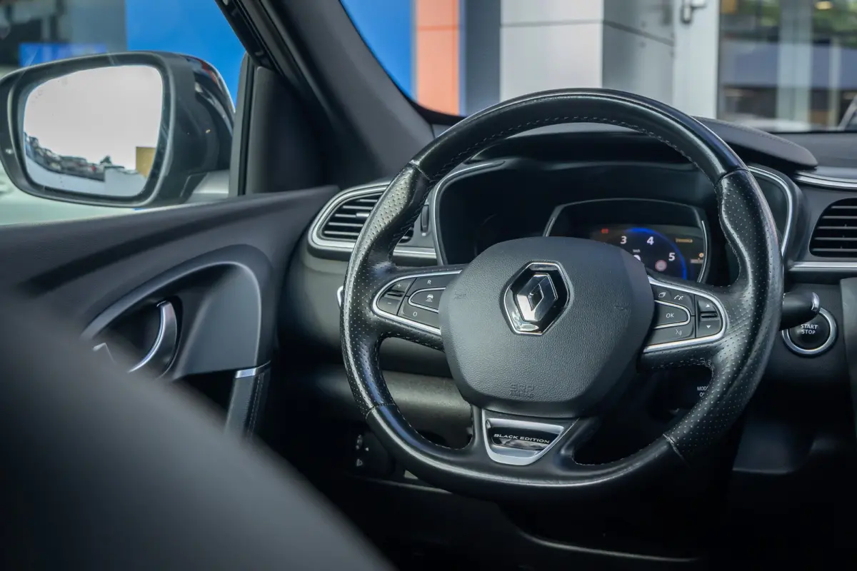 1.3 TCe Black Edition | BOSE | Elek. Stoel | Alcantara bekleding | Apple Carplay/Android Auto | Keyless | Achteruitrijcamera | Voorstoelen verwarmd | Achteruitrijcamera | Airco (automatisch)