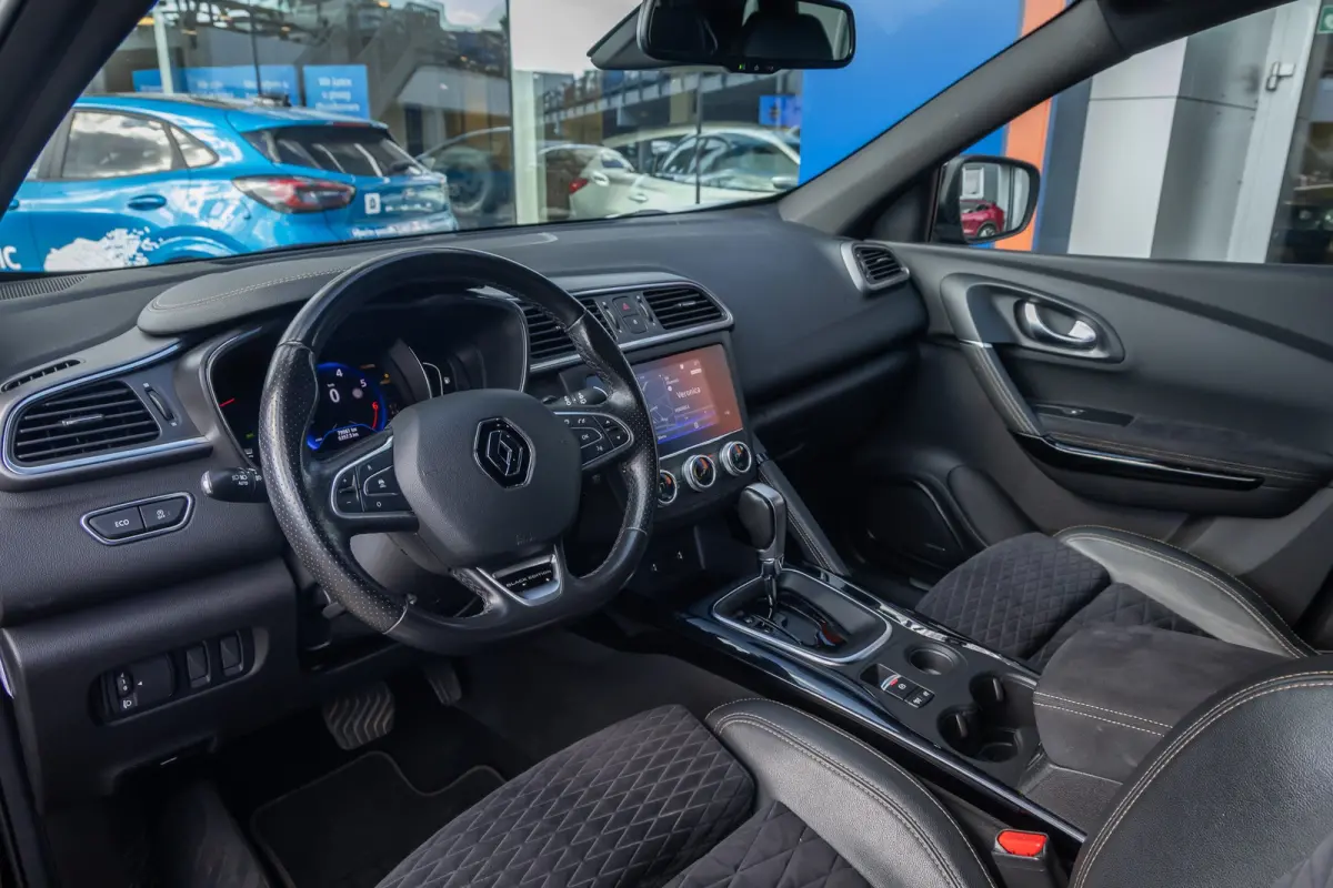 1.3 TCe Black Edition | BOSE | Elek. Stoel | Alcantara bekleding | Apple Carplay/Android Auto | Keyless | Achteruitrijcamera | Voorstoelen verwarmd | Achteruitrijcamera | Airco (automatisch)