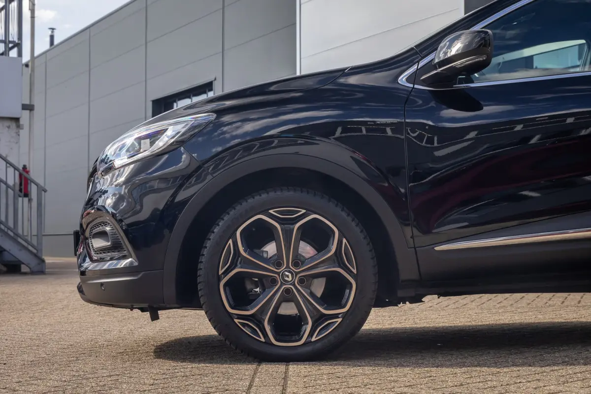 1.3 TCe Black Edition | BOSE | Elek. Stoel | Alcantara bekleding | Apple Carplay/Android Auto | Keyless | Achteruitrijcamera | Voorstoelen verwarmd | Achteruitrijcamera | Airco (automatisch)