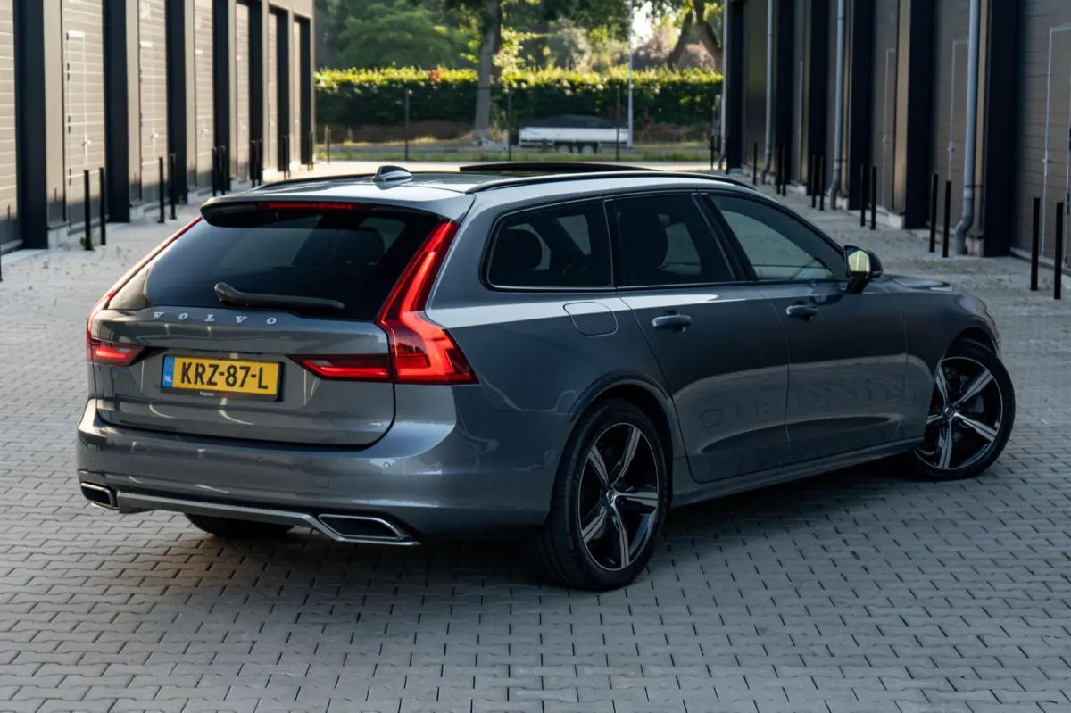 2.0 T8 AWD R-Design *Pano* Vol* Dealer onderhouden*