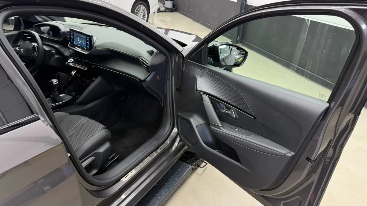 1.2 GT 3D virtual display, navigatie groot scherm