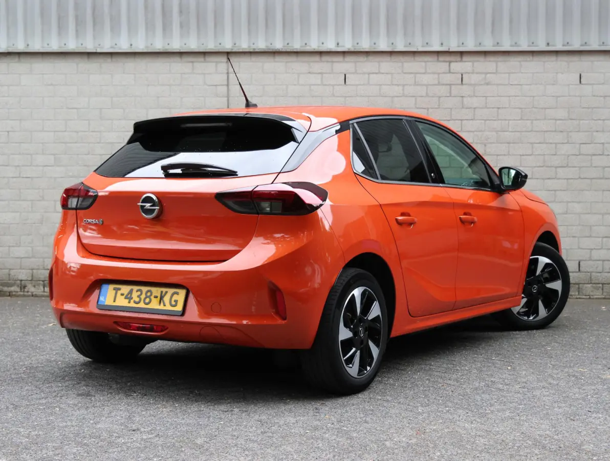Level 3 50 kWh 136pk | Accu 95% | Lichtmetalen velgen | Apple Carplay & Android Auto | Armsteun