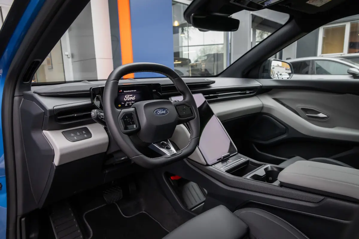 210kW RWD Premium | Voorraad, Snel Leverbaar! | Trekhaak | AGR Stoelen | Apple Carplay/Android Auto | 18-weg verstelbare AGR-voorstoelen (ergonomisch gecertificeerd) | Achteruitrijcamera | A