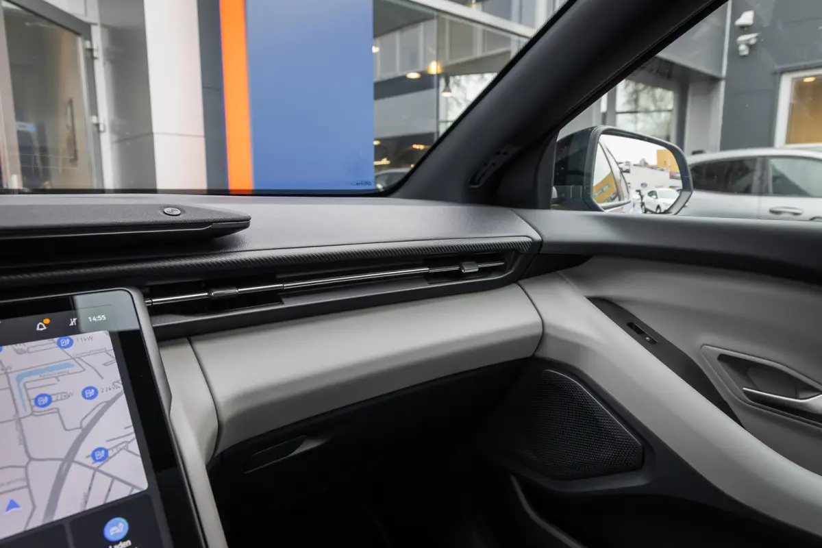 210kW RWD Premium | Voorraad, Snel Leverbaar! | Trekhaak | AGR Stoelen | Apple Carplay/Android Auto | 18-weg verstelbare AGR-voorstoelen (ergonomisch gecertificeerd) | Achteruitrijcamera | A