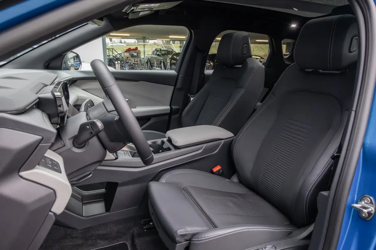 210kW RWD Premium | Voorraad, Snel Leverbaar! | Trekhaak | AGR Stoelen | Apple Carplay/Android Auto | 18-weg verstelbare AGR-voorstoelen (ergonomisch gecertificeerd) | Achteruitrijcamera | A