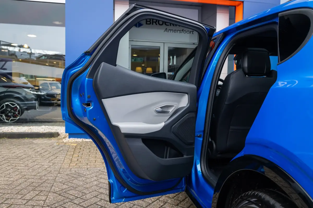 210kW RWD Premium | Voorraad, Snel Leverbaar! | Trekhaak | AGR Stoelen | Apple Carplay/Android Auto | 18-weg verstelbare AGR-voorstoelen (ergonomisch gecertificeerd) | Achteruitrijcamera | A