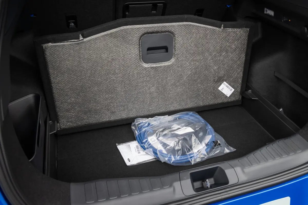 210kW RWD Premium | Voorraad, Snel Leverbaar! | Trekhaak | AGR Stoelen | Apple Carplay/Android Auto | 18-weg verstelbare AGR-voorstoelen (ergonomisch gecertificeerd) | Achteruitrijcamera | A