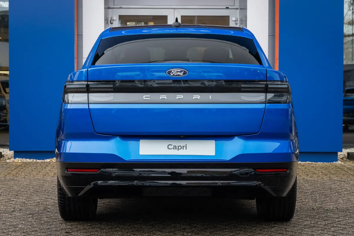 210kW RWD Premium | Voorraad, Snel Leverbaar! | Trekhaak | AGR Stoelen | Apple Carplay/Android Auto | 18-weg verstelbare AGR-voorstoelen (ergonomisch gecertificeerd) | Achteruitrijcamera | A