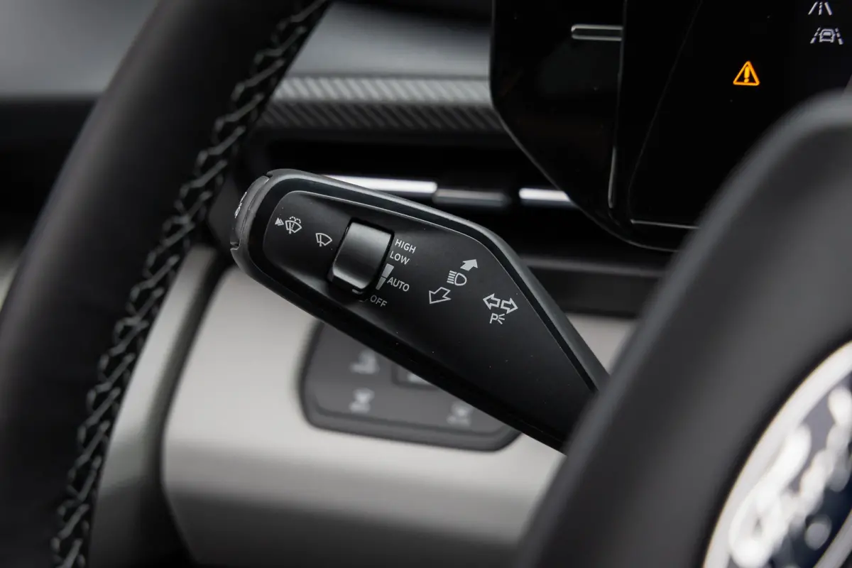 210kW RWD Premium | Voorraad, Snel Leverbaar! | Trekhaak | AGR Stoelen | Apple Carplay/Android Auto | 18-weg verstelbare AGR-voorstoelen (ergonomisch gecertificeerd) | Achteruitrijcamera | A