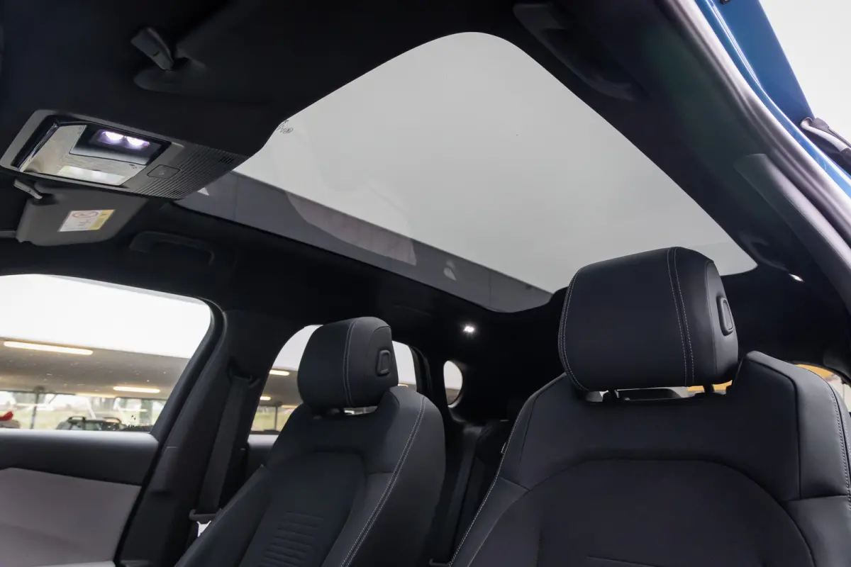 210kW RWD Premium | Voorraad, Snel Leverbaar! | Trekhaak | AGR Stoelen | Apple Carplay/Android Auto | 18-weg verstelbare AGR-voorstoelen (ergonomisch gecertificeerd) | Achteruitrijcamera | A