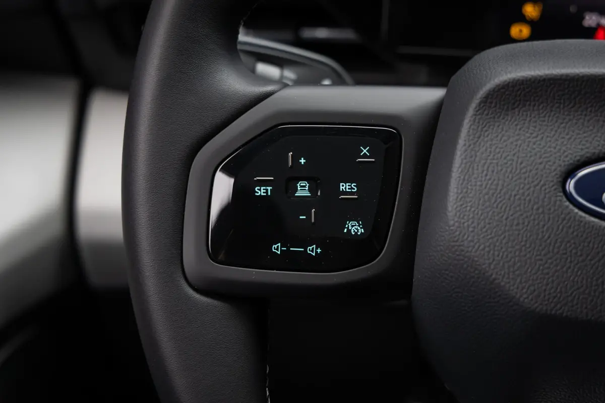 210kW RWD Premium | Voorraad, Snel Leverbaar! | Trekhaak | AGR Stoelen | Apple Carplay/Android Auto | 18-weg verstelbare AGR-voorstoelen (ergonomisch gecertificeerd) | Achteruitrijcamera | A
