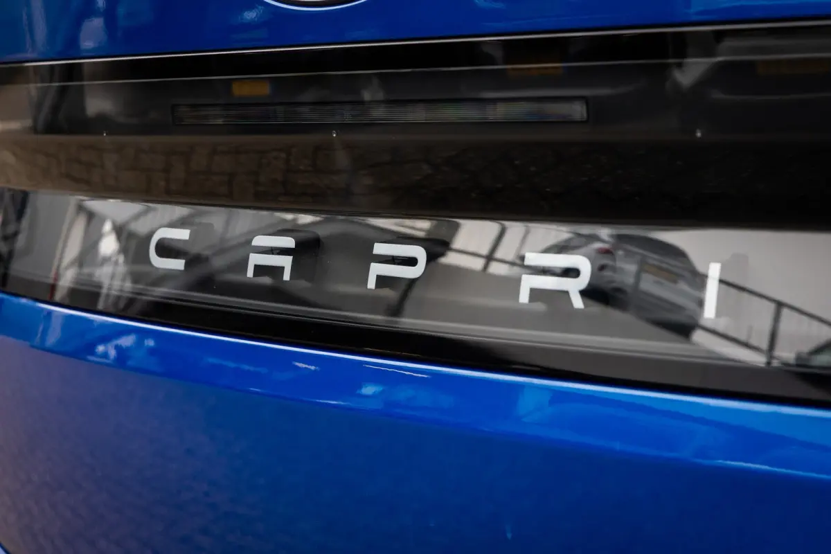 210kW RWD Premium | Voorraad, Snel Leverbaar! | Trekhaak | AGR Stoelen | Apple Carplay/Android Auto | 18-weg verstelbare AGR-voorstoelen (ergonomisch gecertificeerd) | Achteruitrijcamera | A