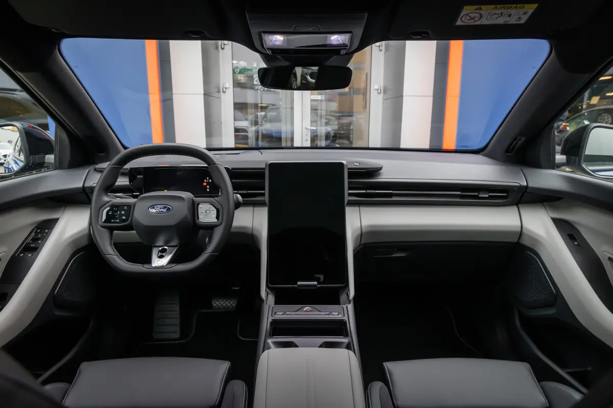 210kW RWD Premium | Voorraad, Snel Leverbaar! | Trekhaak | AGR Stoelen | Apple Carplay/Android Auto | 18-weg verstelbare AGR-voorstoelen (ergonomisch gecertificeerd) | Achteruitrijcamera | A