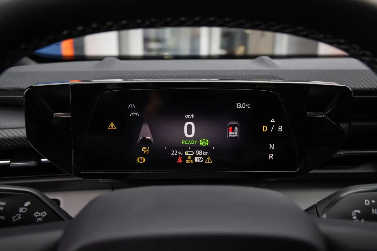 210kW RWD Premium | Voorraad, Snel Leverbaar! | Trekhaak | AGR Stoelen | Apple Carplay/Android Auto | 18-weg verstelbare AGR-voorstoelen (ergonomisch gecertificeerd) | Achteruitrijcamera | A