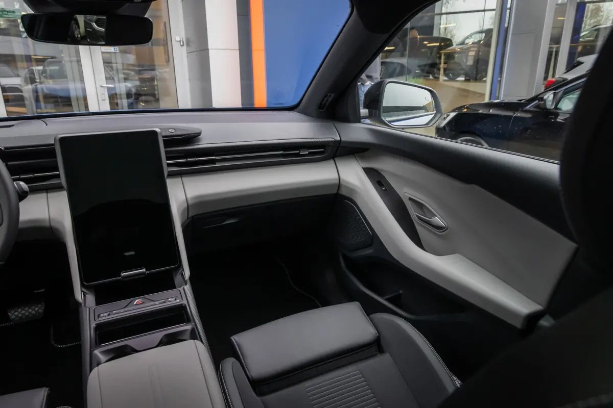 210kW RWD Premium | Voorraad, Snel Leverbaar! | Trekhaak | AGR Stoelen | Apple Carplay/Android Auto | 18-weg verstelbare AGR-voorstoelen (ergonomisch gecertificeerd) | Achteruitrijcamera | A