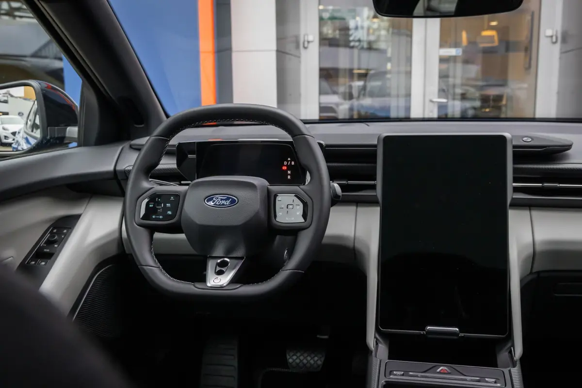 210kW RWD Premium | Voorraad, Snel Leverbaar! | Trekhaak | AGR Stoelen | Apple Carplay/Android Auto | 18-weg verstelbare AGR-voorstoelen (ergonomisch gecertificeerd) | Achteruitrijcamera | A