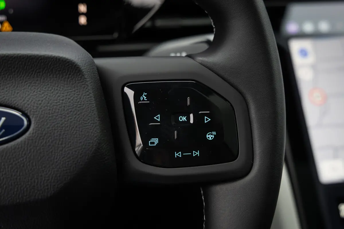 210kW RWD Premium | Voorraad, Snel Leverbaar! | Trekhaak | AGR Stoelen | Apple Carplay/Android Auto | 18-weg verstelbare AGR-voorstoelen (ergonomisch gecertificeerd) | Achteruitrijcamera | A