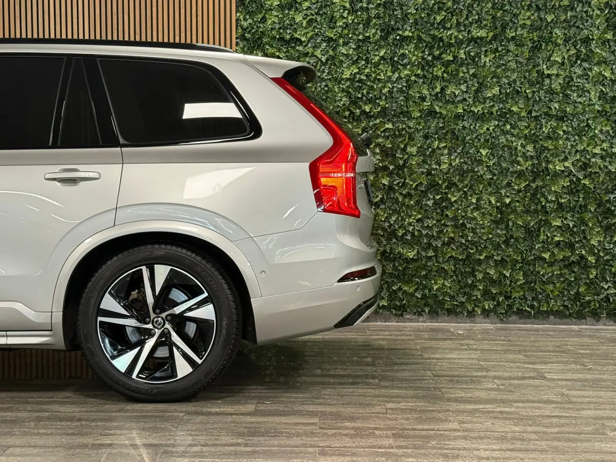 T8 AWD Recharge R-Design Long Range | Luchtvering | Stoelventilatie | Trekhaak | 360° Camera | Harman Kardon | 455pk | Schuifdak | Stoelmassage | Adaptieve Cruise Control | Stoelverwarming 