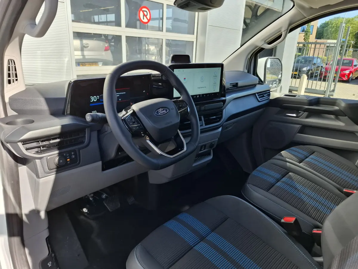 Cust. 340 L2H1 Sport 71 kWh | Nieuw!! | 370KM WLTP | 2.300 KG trekgewicht | Android/Apple Carplay | Voorstoelen/Stuur Verwarmd | Beide Kanten Schuifdeur | LM Velgen 17" | Airco |