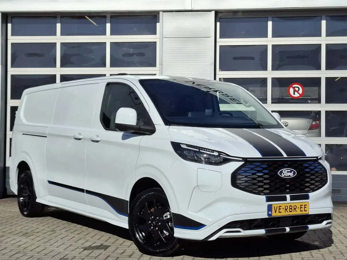 Cust. 340 L2H1 Sport 71 kWh | Nieuw!! | 370KM WLTP | 2.300 KG trekgewicht | Android/Apple Carplay | Voorstoelen/Stuur Verwarmd | Beide Kanten Schuifdeur | LM Velgen 17" | Airco |