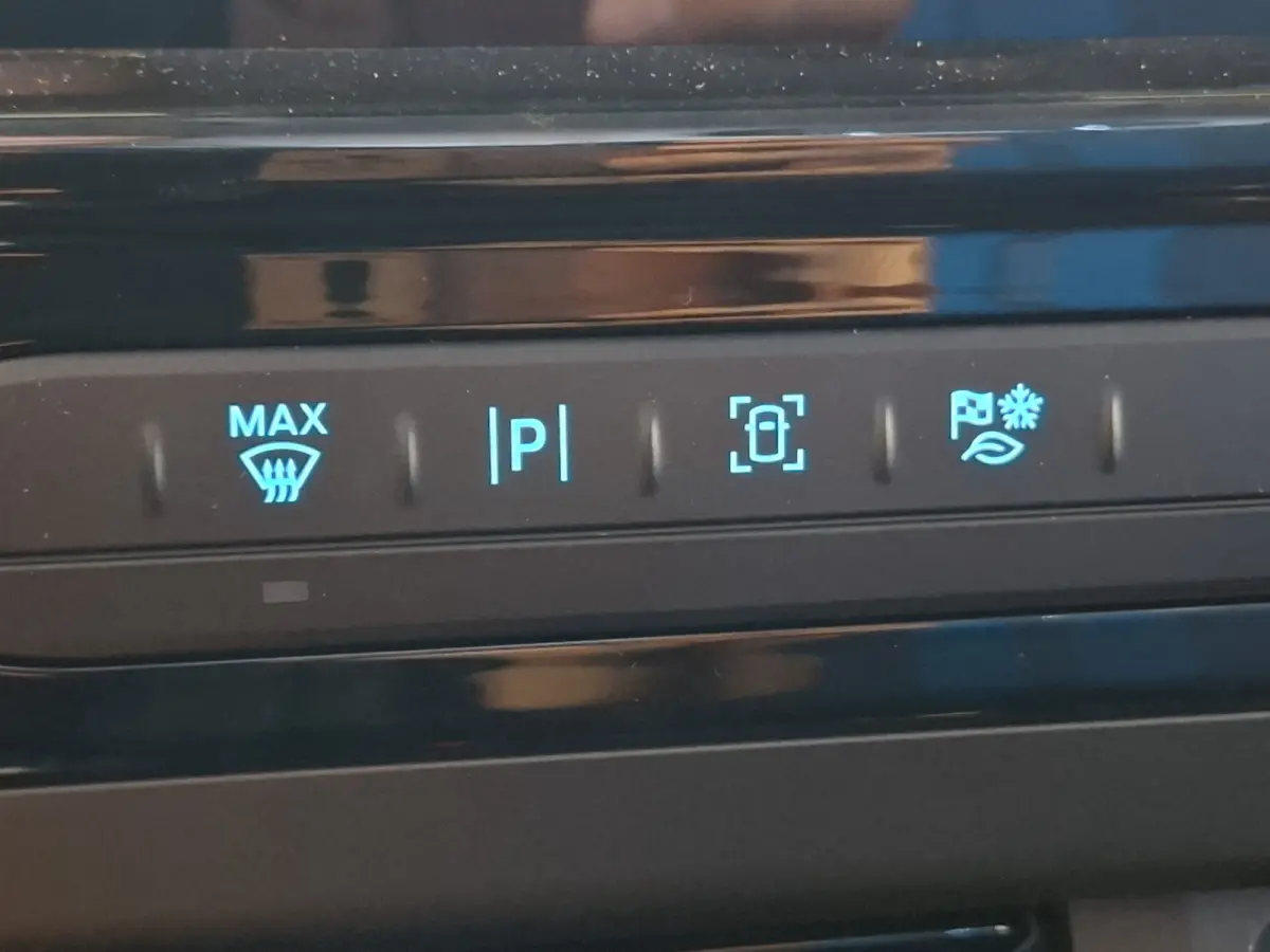 Cust. 340 L2H1 Sport 71 kWh | Nieuw!! | 370KM WLTP | 2.300 KG trekgewicht | Android/Apple Carplay | Voorstoelen/Stuur Verwarmd | Beide Kanten Schuifdeur | LM Velgen 17" | Airco |